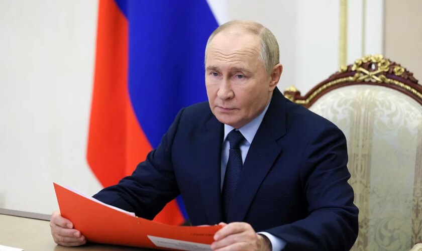 Hackers ucranianos 'felicitan' a Putin su cumpleaños saboteando los principales canales rusos