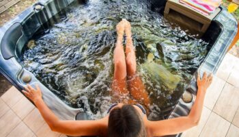 Hot tub volunteers wanted as scientists test out their health benefits