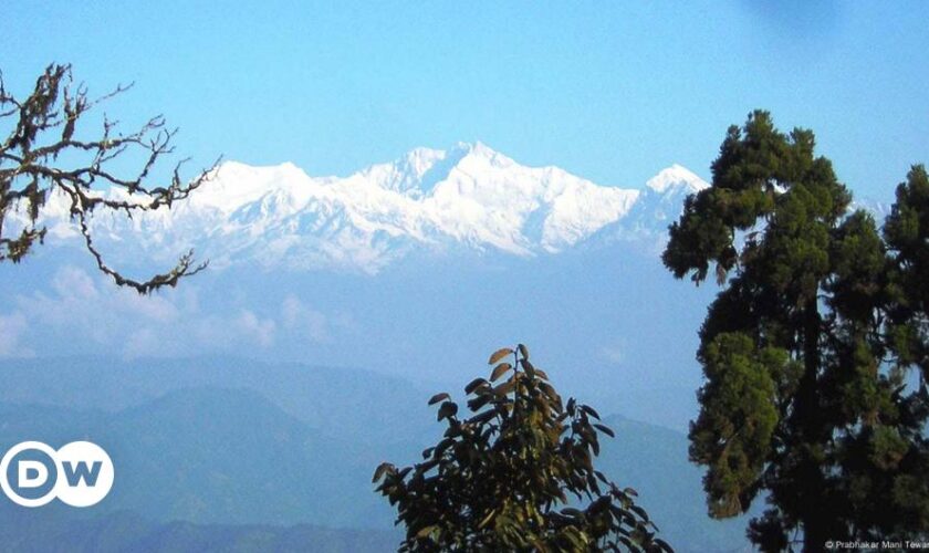 India: 2 climbers rescued after 3 days stranded on Himalayan peak