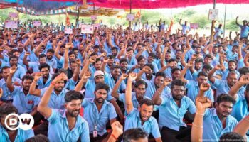 India: Police detain 600 striking Samsung workers at protest