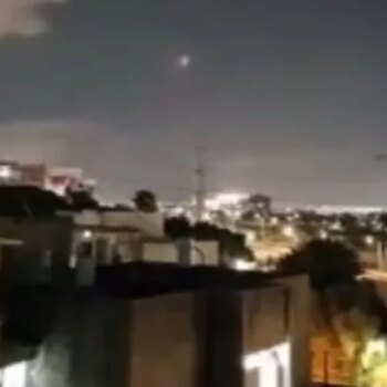 Israel 'red alert' as Hezbollah 'fires missiles toward Tel Aviv' with sirens heard across country