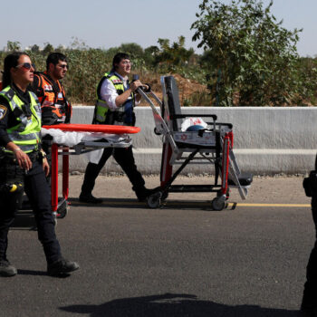 Israël : un camion percute une station de bus à Ramat Hasharon, un mort et une trentaine de blessés