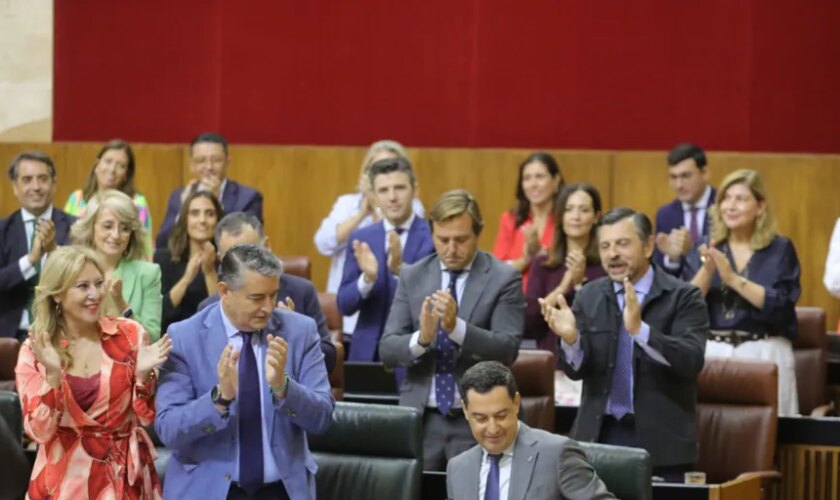 Juanma Moreno:  «Vamos a combatir con la complicidad de los andaluces la mayor traición a España y Andalucía»