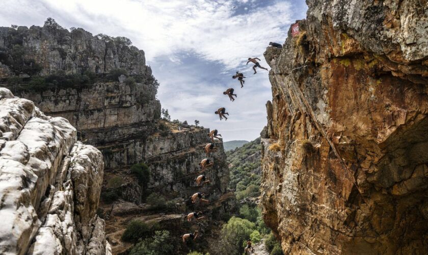 Klippenspringer: 44-Meter-Sprung: Franzose stellt neuen "Death Diving"-Rekord auf