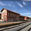 La caída de un árbol sobre las vías corta la circulación de trenes en la línea Santander-Madrid