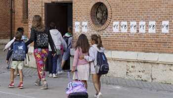 La escuela privada denuncia que hay colegios concertados que cobran hasta 500 euros al mes a las familias en cuotas que "discriminan" a los alumnos