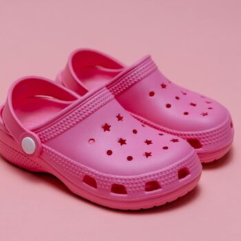 L'abus de Crocs est dangereux pour la santé de vos enfants, à porter avec modération