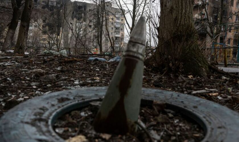 Die Ukrainer sind im Osten des Landes, wie hier in Wuhledar, schwer unter Druck (Archivbild) Foto: Evgeniy Maloletka/AP/dpa