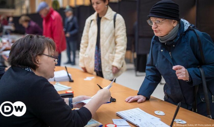 Lithuania election: Social Democrats lead in early results