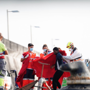 Localizado un cayuco con 63 migrantes cerca de Tenerife