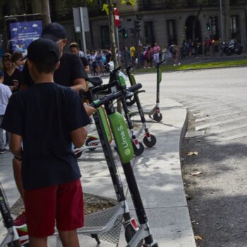 Madrid se prepara para su primer fin de semana sin patinetes de alquiler