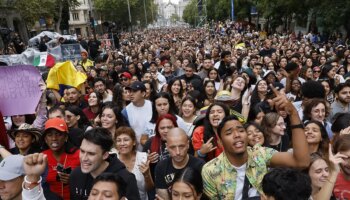 Manuel Turizo hace vibrar Madrid con sus ritmos latinos en el concierto de la Fiesta de la Hispanidad