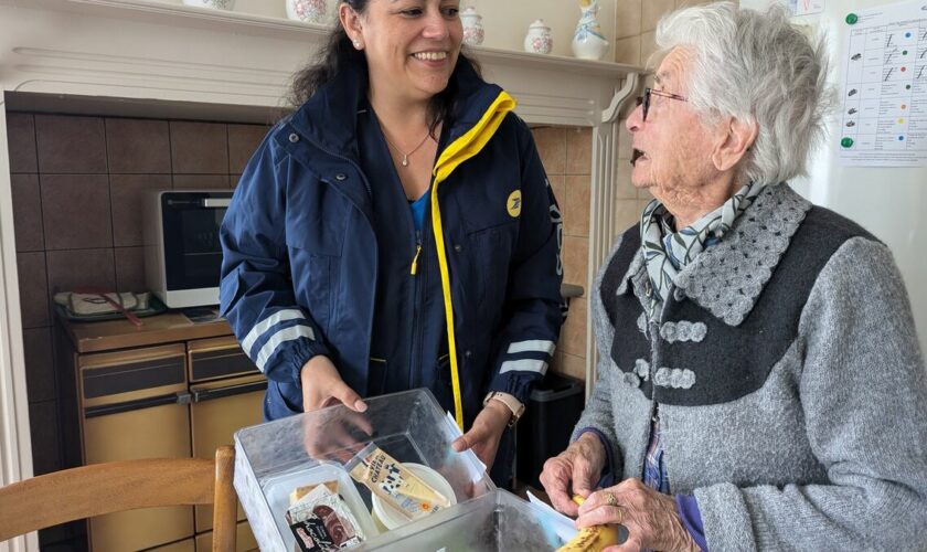 « Marthe, c’est ma chouchoute ! » : en Corrèze, la Poste accélère ses livraisons de repas à domicile