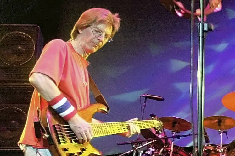 Muere el músico Phil Lesh, cofundador de Grateful Dead, a los 84 años