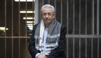 Mustafa Barghouti, ex ministro palestino: "Israel tiene que sentir que el coste de su ocupación es mayor que los beneficios"