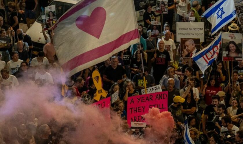 Protest für Geisel-Deal in Tel Aviv kurz vor dem Jahrestag des Hamas-Massakers. Foto: Ariel Schalit/AP