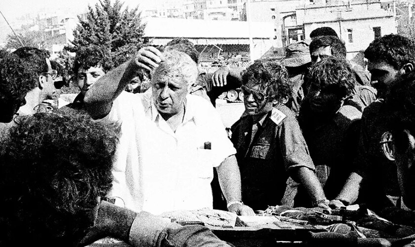 Netanyahu recupera  la memoria de Sharon: "Sabemos lo que pasó en 1982. Dijo que iban a entrar 40 kilómetros y destruyó Beirut"