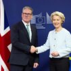 Nueva era en las relaciones Bruselas-Londres: Von der Leyen y Starmer acuerdan "reestablecer" la relación y "trabajar juntos para preservar la estabilidad"