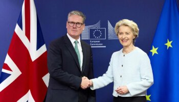 Nueva era en las relaciones Bruselas-Londres: Von der Leyen y Starmer acuerdan "reestablecer" la relación y "trabajar juntos para preservar la estabilidad"