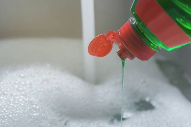 'Old school trick' to prevent condensation on windows using washing up liquid