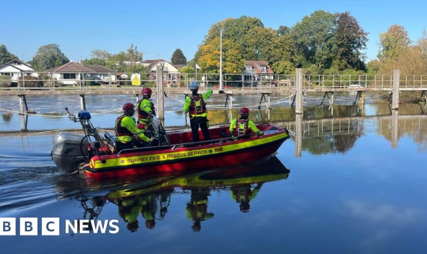 One missing, five rescued after Thames boat capsizes