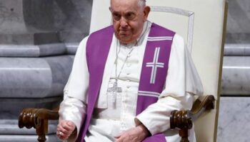 Papst Franziskus bittet um Vergebung für Sünden der Kirche