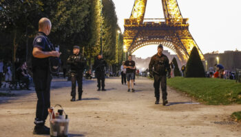 Paris : deux touristes agressées au Champ-de-Mars, quatre suspects interpellés