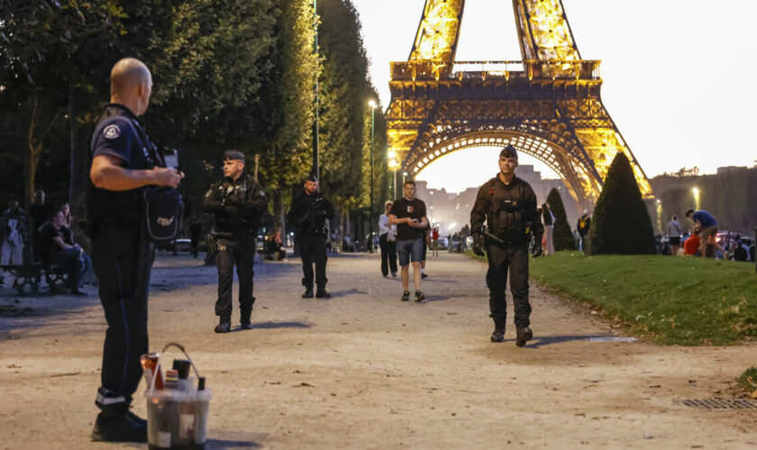 Paris : deux touristes agressées au Champ-de-Mars, quatre suspects interpellés