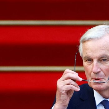 Parisiens, dirigeants, sportifs de haut niveau... Qui sont les 65.000 foyers les plus aisés, dans le viseur de Michel Barnier ?