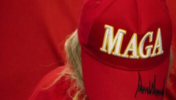 Présidentielle américaine : une casquette pro-Trump sème le chaos dans un vol Londres-Austin