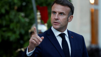 Proche-Orient : Emmanuel Macron réclame l’arrêt des livraisons d’armes « pour mener les combats sur Gaza »