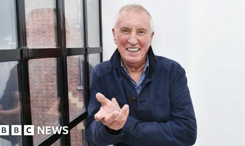 Radio 2 DJ Johnnie Walker retires from BBC