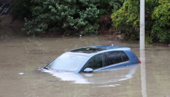 Routes inondées, voitures noyées… à Marseille, des inondations impressionnantes après d’importantes précipitations