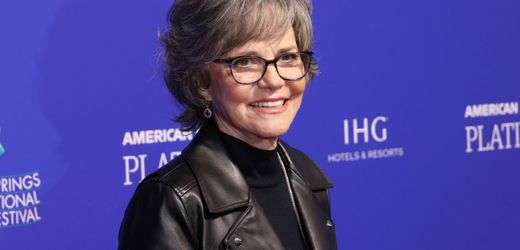 Sally Field berichtet von heimlichem Schwangerschaftsabbruch mit 17