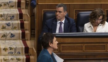 Sánchez se lanza a "dar un poco a cada uno", de Otegi a Puigdemont, para resucitar su legislatura