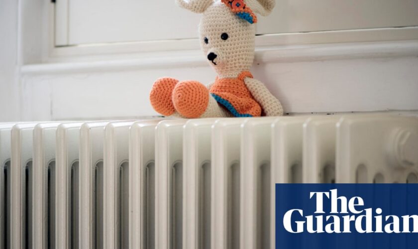 Save £100 or more by switching energy tariffs, say experts