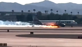 Schreckmoment im Video: Passagierflugzeug fängt bei "harter Landung" Feuer