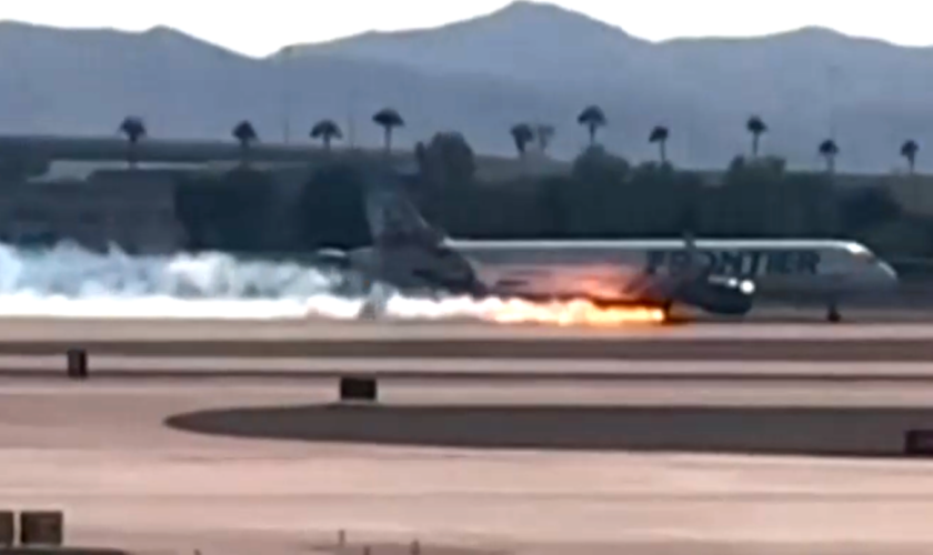 Schreckmoment im Video: Passagierflugzeug fängt bei "harter Landung" Feuer