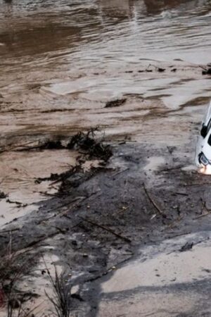 Straßen verwandelten sich in reißende Flüsse. Foto: Gregorio Marrero/AP