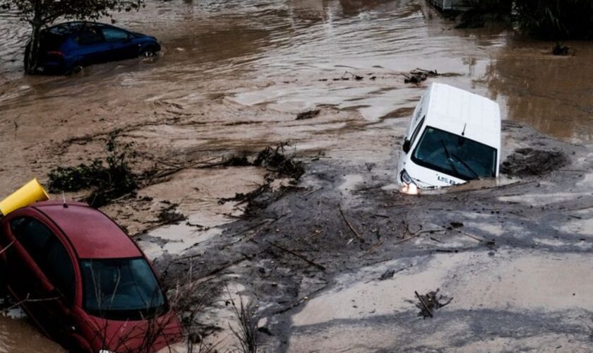 Straßen verwandelten sich in reißende Flüsse. Foto: Gregorio Marrero/AP