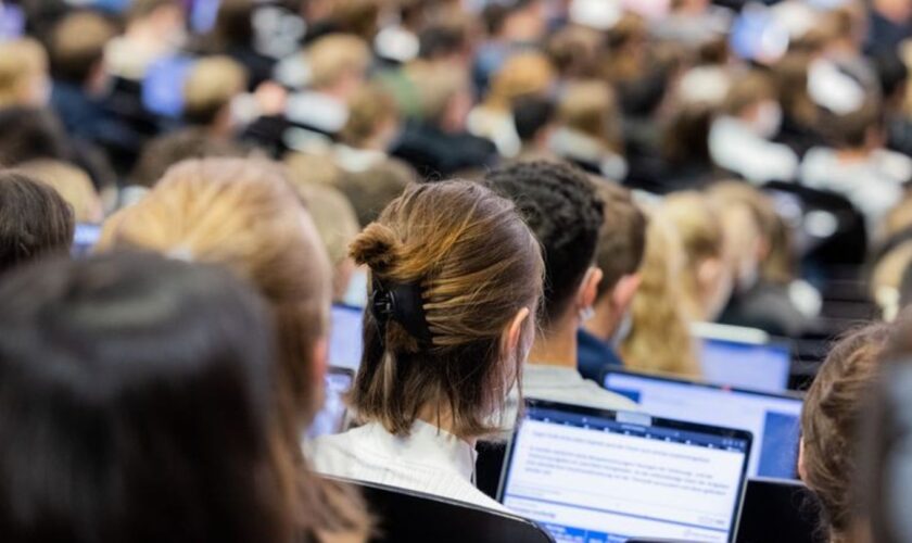 Der Freistaat vermeldet Rekorde bei den Studierendenzahlen. (Archivbild) Foto: Rolf Vennenbernd/Deutsche Presse-Agentur GmbH/dpa