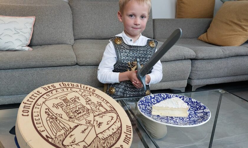 Six enfants de 6 à 8 ans vont « apporter un souffle nouveau » à la Confrérie des chevaliers du brie de Melun