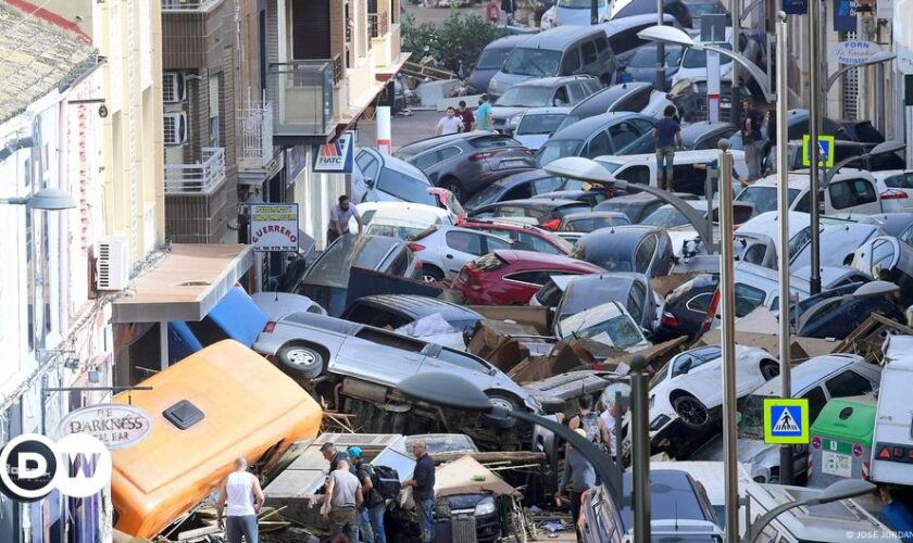 Spain: Rescuers seek survivors, bodies, after floods