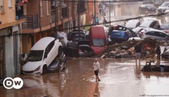 Spain floods: Valencia death toll mounts as EU offers help