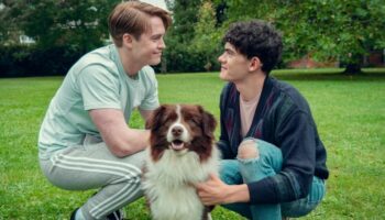 Nick und Charlie sind inzwischen ein glückliches und geoutetes Paar. Foto: Samuel Dore/Netflix/dpa