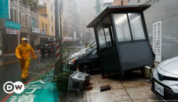 Taiwan: Weakened 'weird' Typhoon Krathon lands on west coast