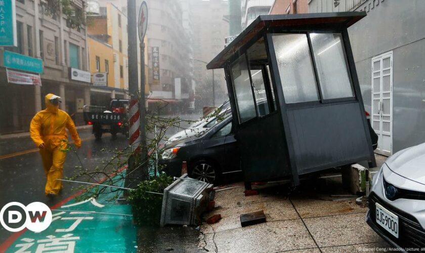 Taiwan: Weakened 'weird' Typhoon Krathon lands on west coast