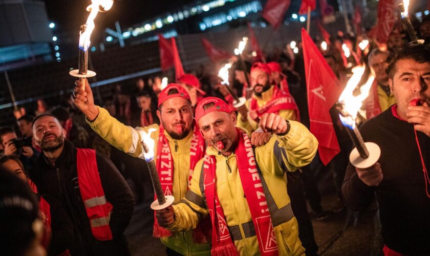 Tarifverhandlungen: Stimmung bei Warnstreiks der IG Metall ist "explosiv"