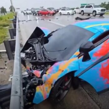 Téléphone à la main, un youtubeur accidente sa McLaren sur l’autoroute en plein live