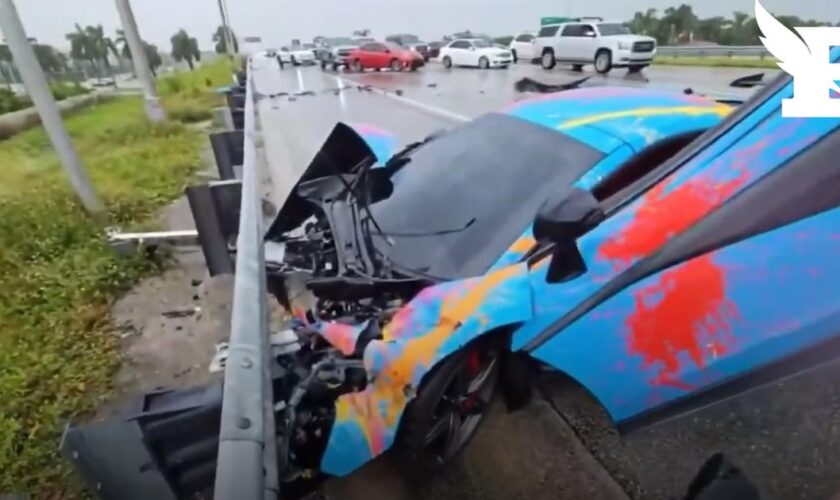 Téléphone à la main, un youtubeur accidente sa McLaren sur l’autoroute en plein live